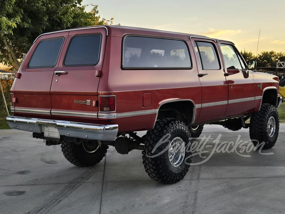 1988 Chevrolet Suburban 7th Gen - Image 2 of 31