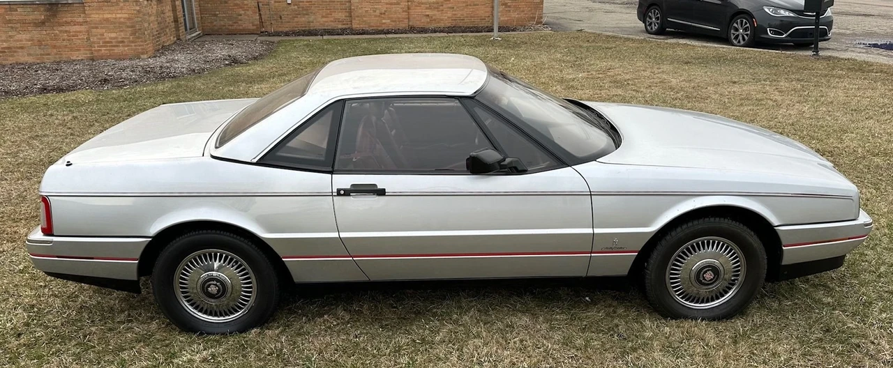 1988 Cadillac Allante - Image 11 of 31