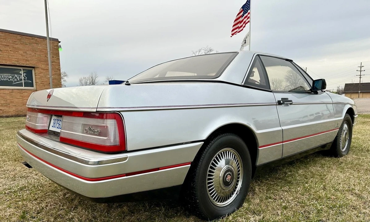 1988 Cadillac Allante - Image 9 of 31