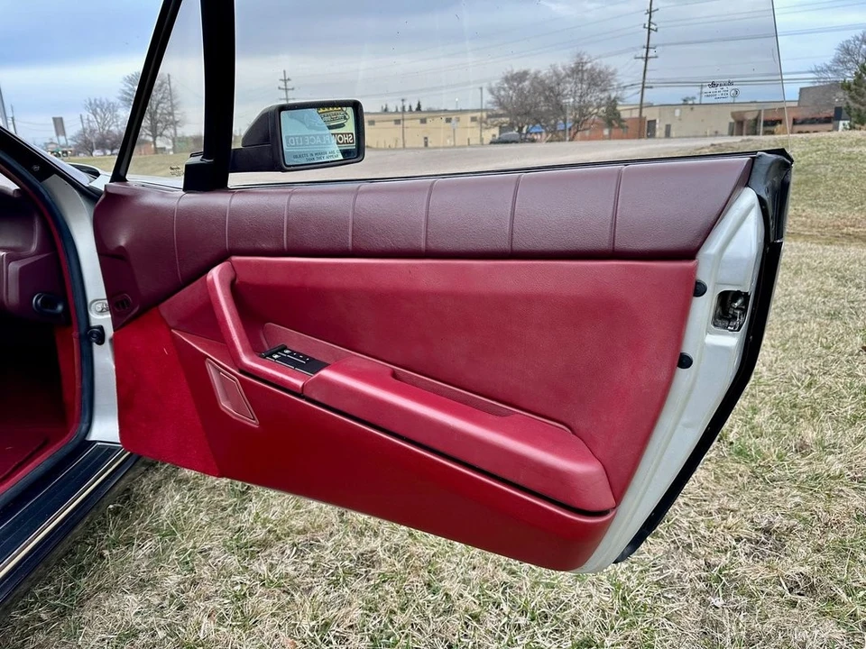 1988 Cadillac Allante - Image 24 of 31