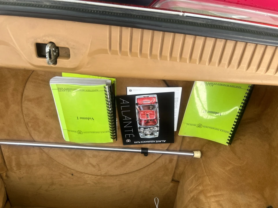 1988 Cadillac Allante - Image 15 of 21