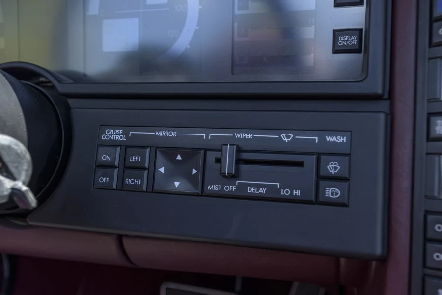 1988 Cadillac Allante - Image 18 of 31