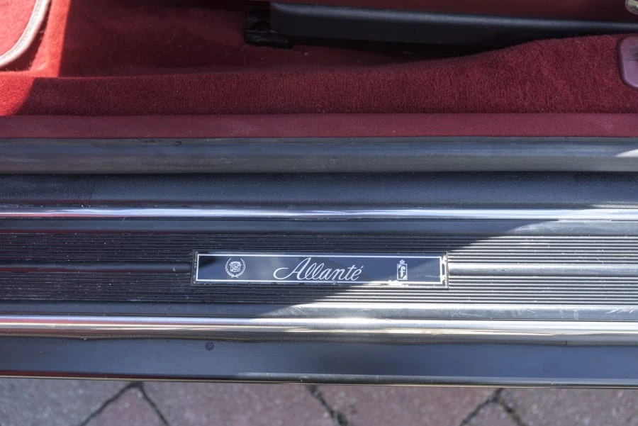 1988 Cadillac Allante - Image 24 of 31