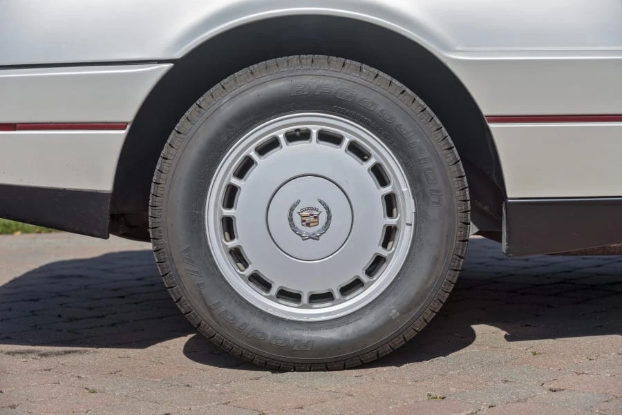 1988 Cadillac Allante - Image 14 of 31