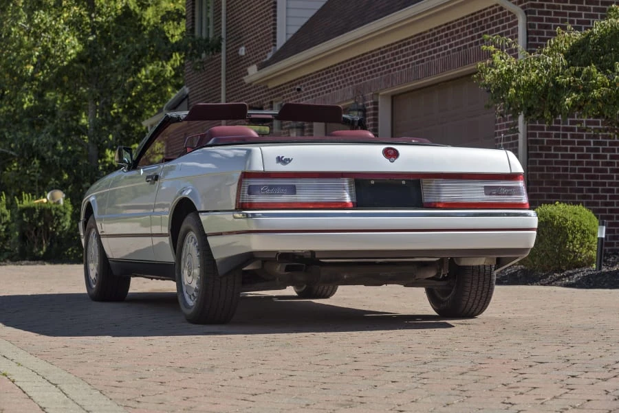 1988 Cadillac Allante - Image 11 of 31