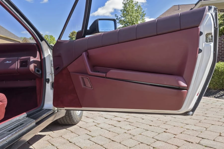 1988 Cadillac Allante - Image 28 of 31
