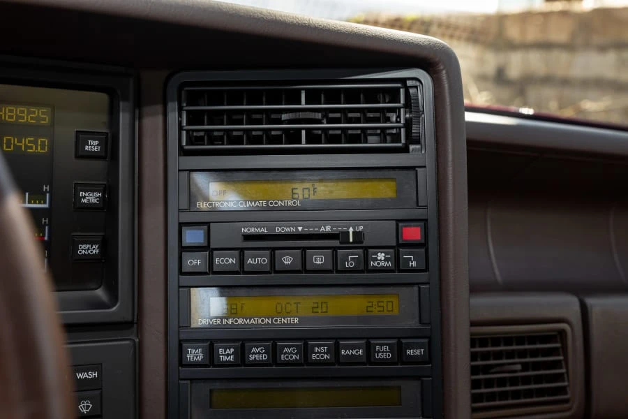 1988 Cadillac Allante - Image 17 of 31