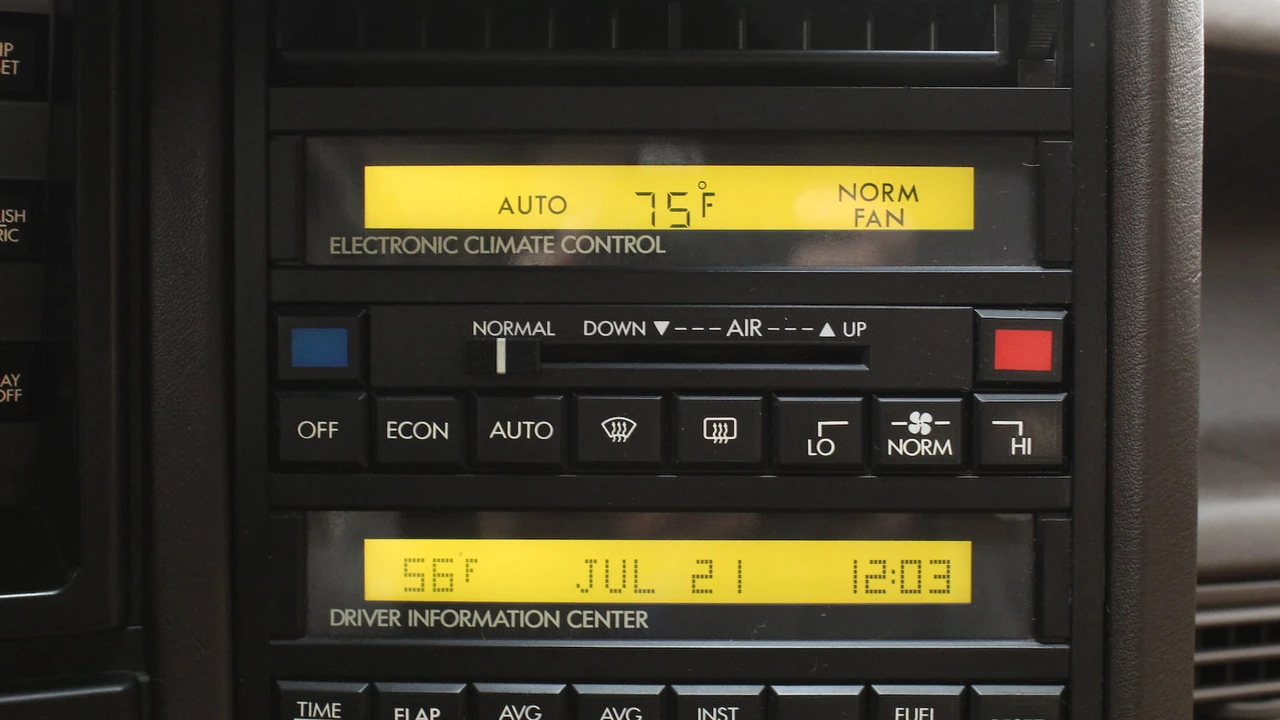 1988 Cadillac Allante - Image 22 of 31