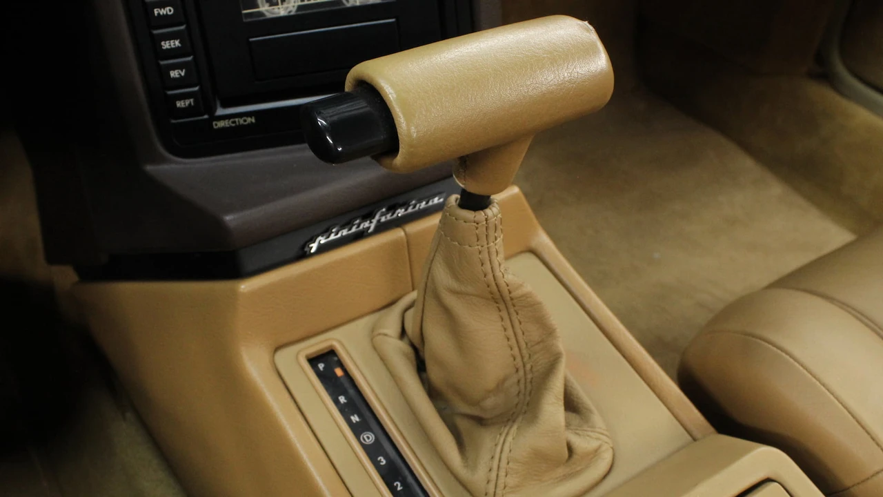 1988 Cadillac Allante - Image 24 of 31