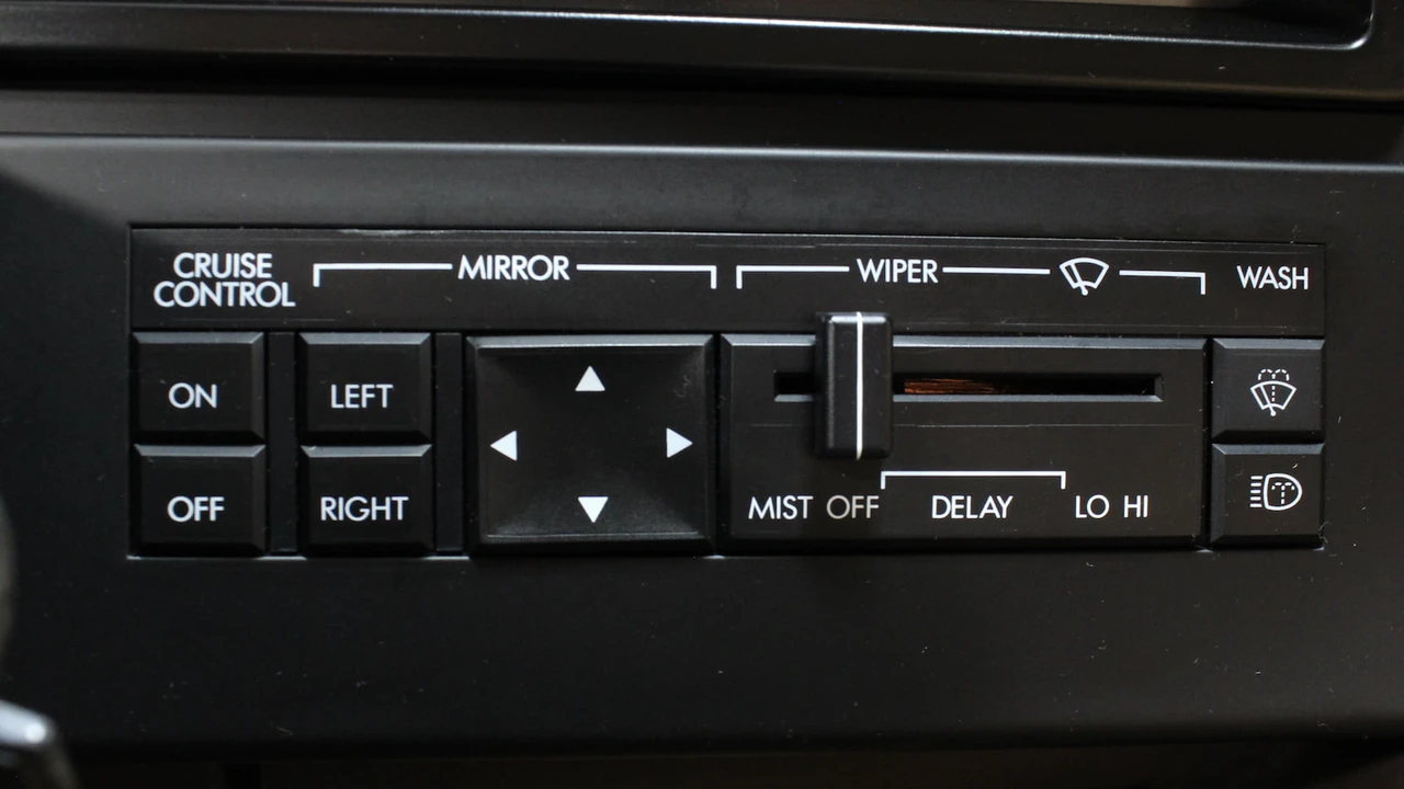 1988 Cadillac Allante - Image 25 of 31