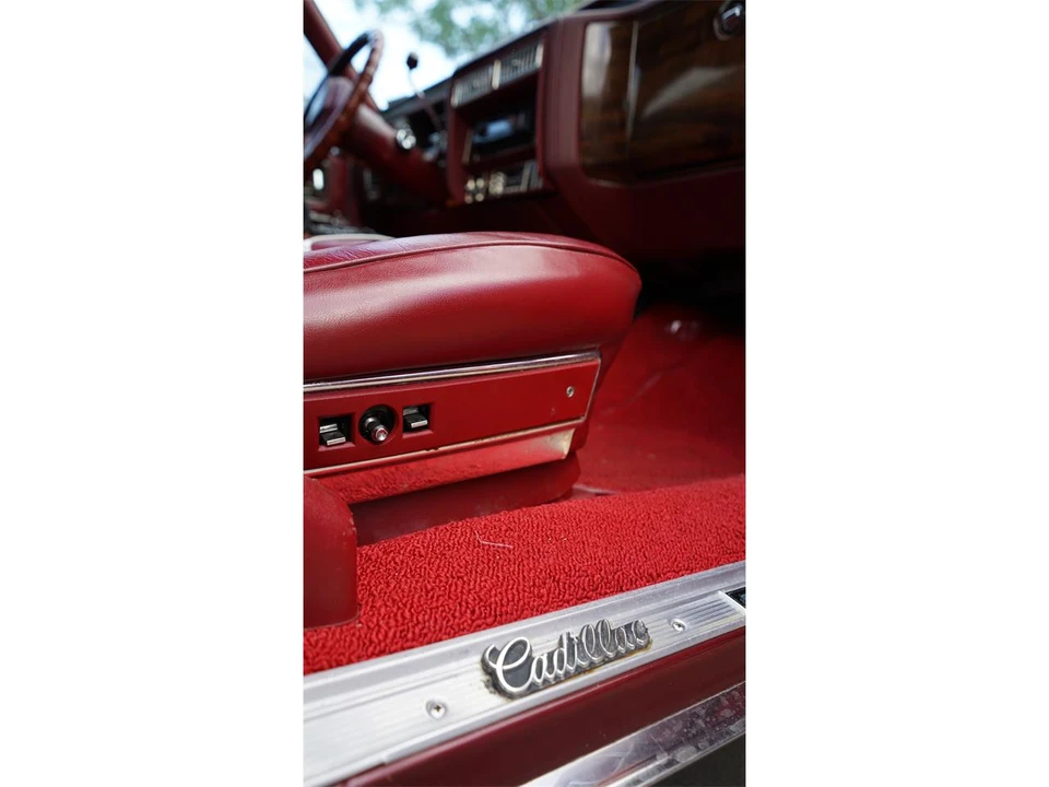 1988 Cadillac Brougham - Image 10 of 12