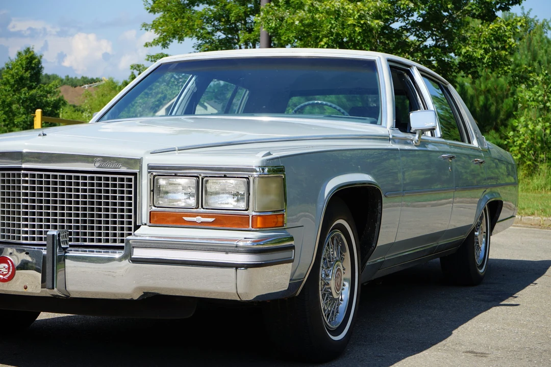 1988 Cadillac Brougham - Image 12 of 31