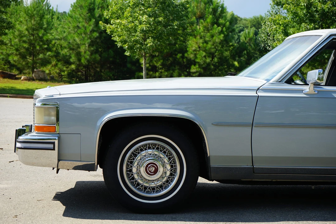 1988 Cadillac Brougham - Image 15 of 31