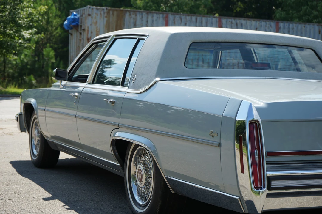 1988 Cadillac Brougham - Image 23 of 31