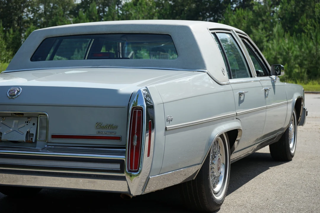 1988 Cadillac Brougham - Image 22 of 31