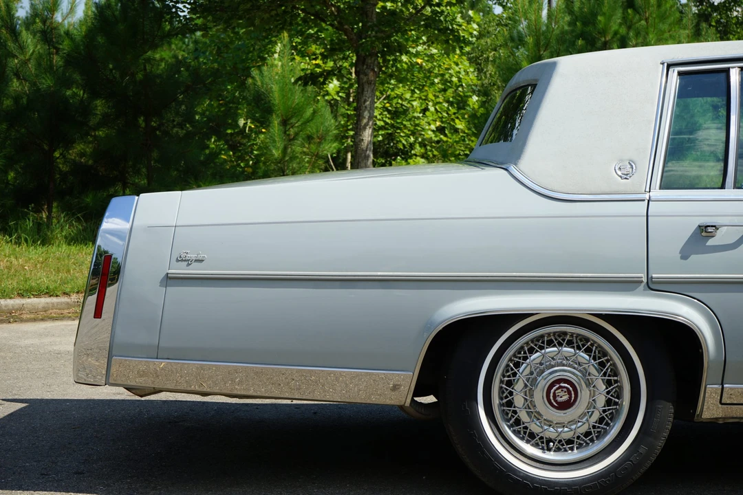 1988 Cadillac Brougham - Image 21 of 31