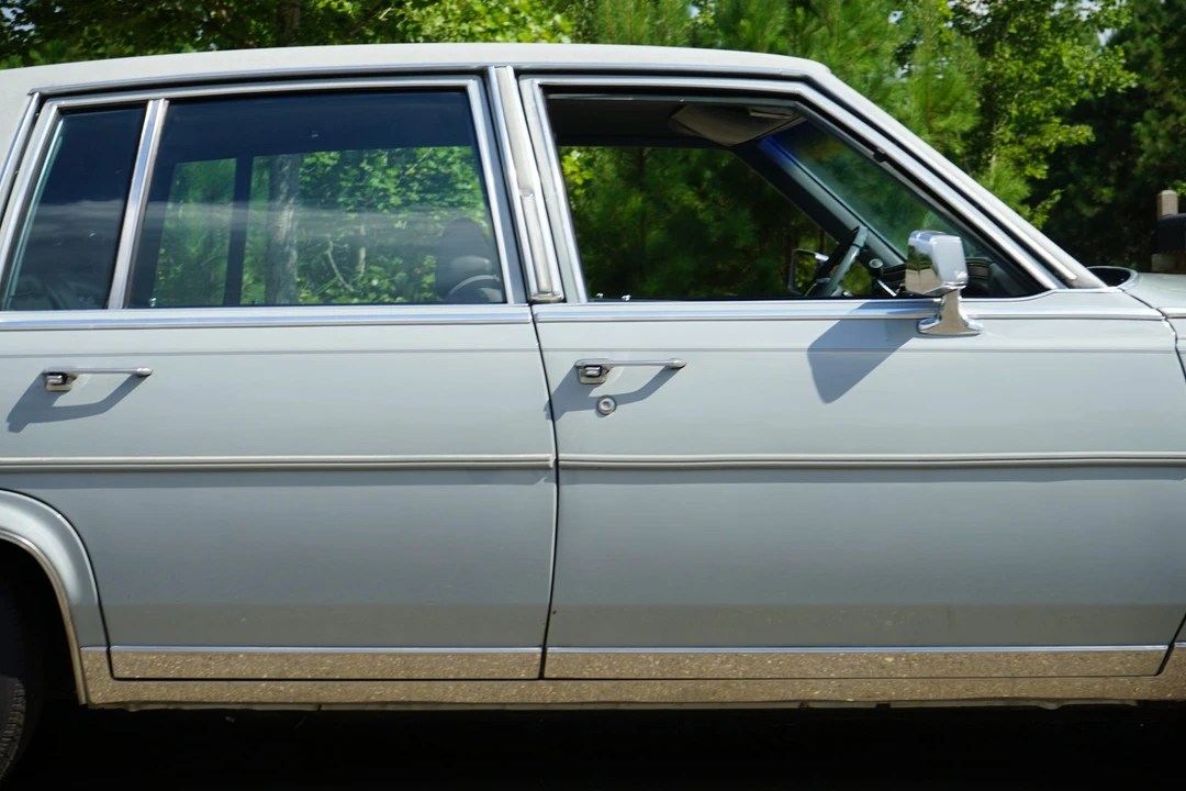 1988 Cadillac Brougham - Image 20 of 31