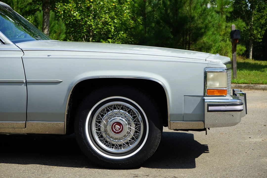 1988 Cadillac Brougham - Image 19 of 31