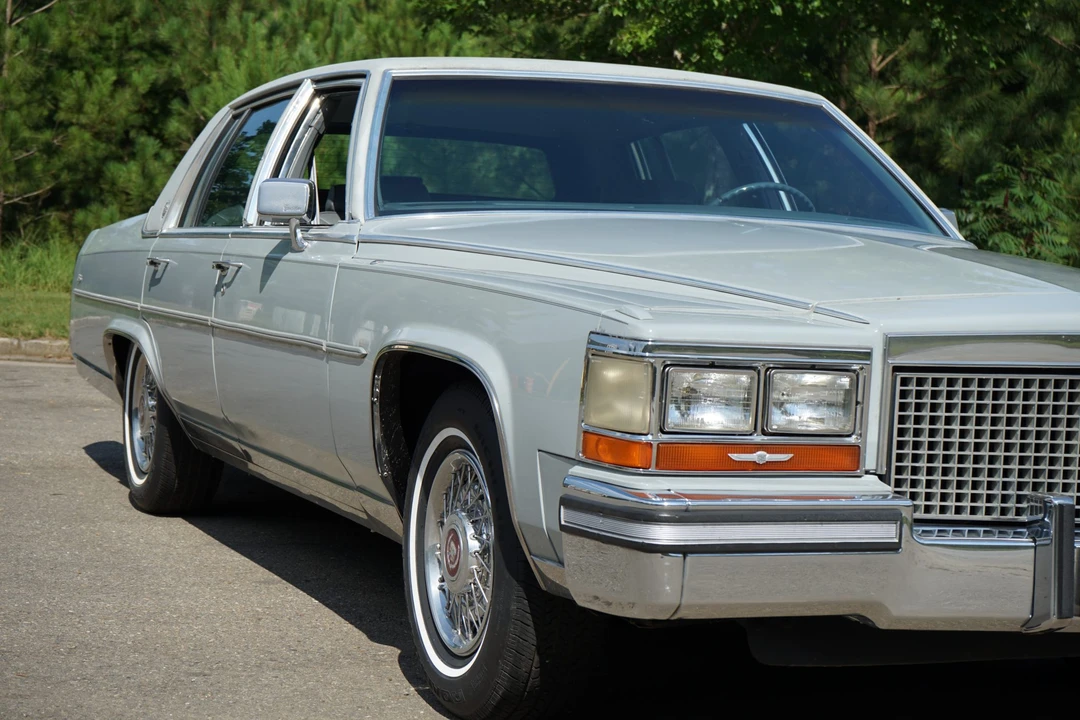 1988 Cadillac Brougham - Image 8 of 31