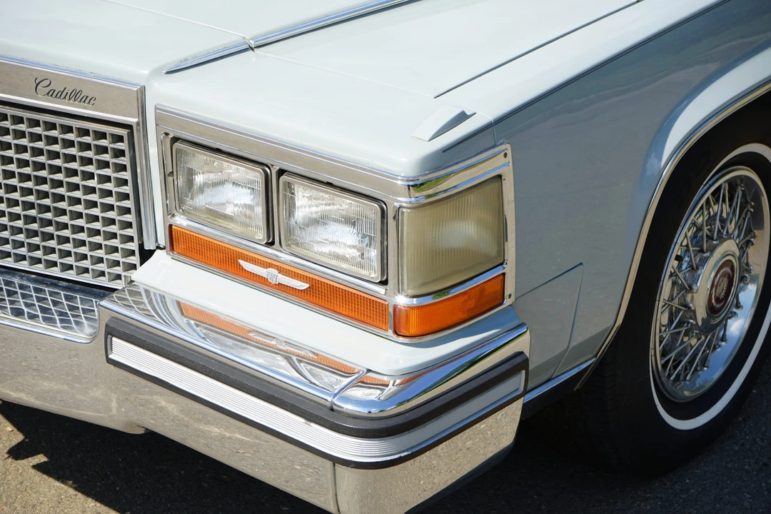 1988 Cadillac Brougham - Image 13 of 31