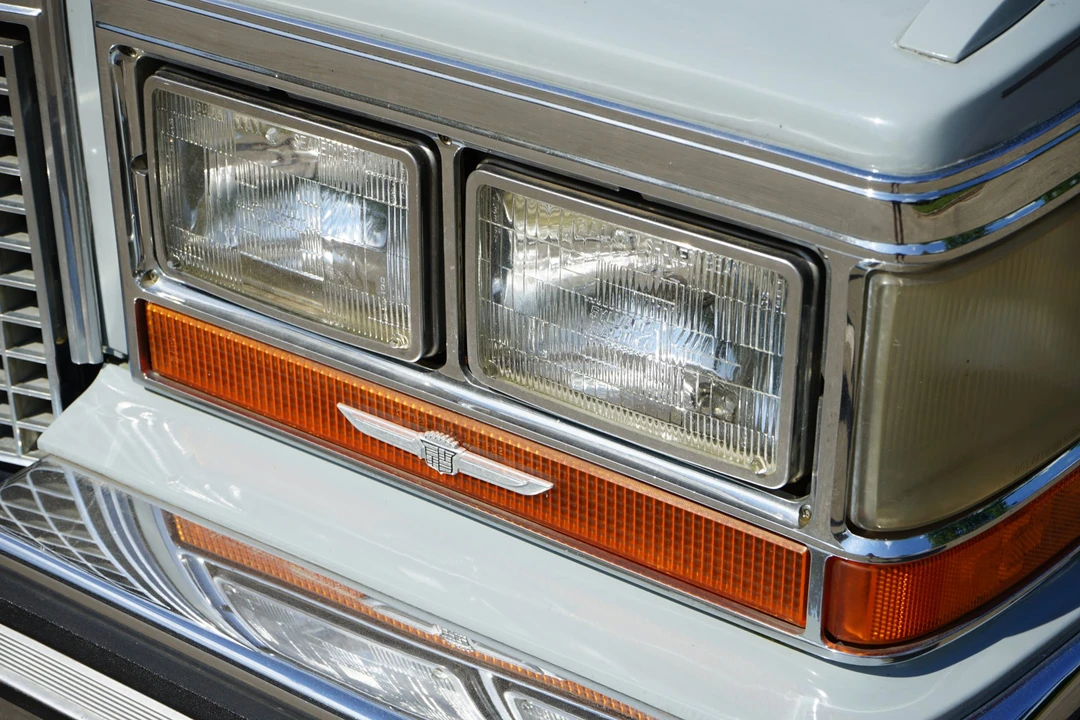 1988 Cadillac Brougham - Image 14 of 31
