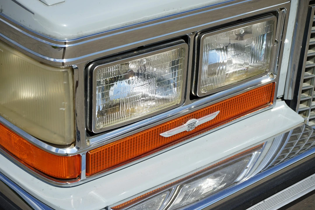 1988 Cadillac Brougham - Image 10 of 31