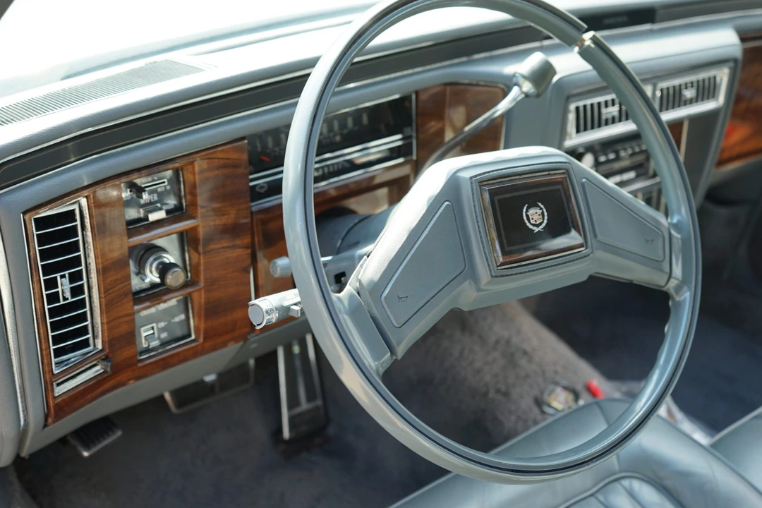 1988 Cadillac Brougham - Image 26 of 31