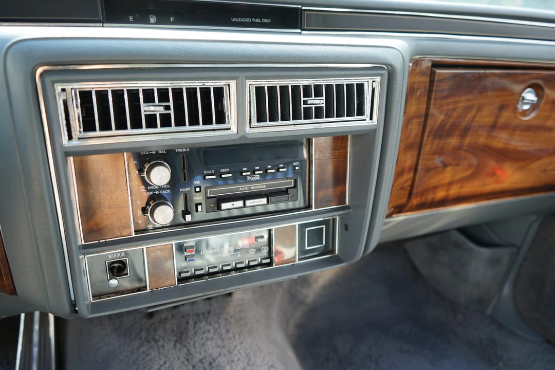 1988 Cadillac Brougham - Image 30 of 31