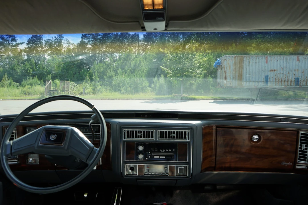 1988 Cadillac Brougham - Image 24 of 31
