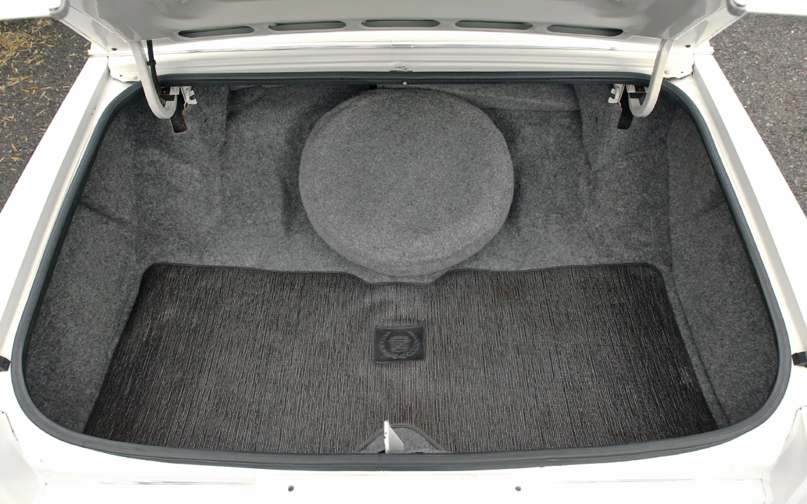 1988 Cadillac Brougham - Image 27 of 31