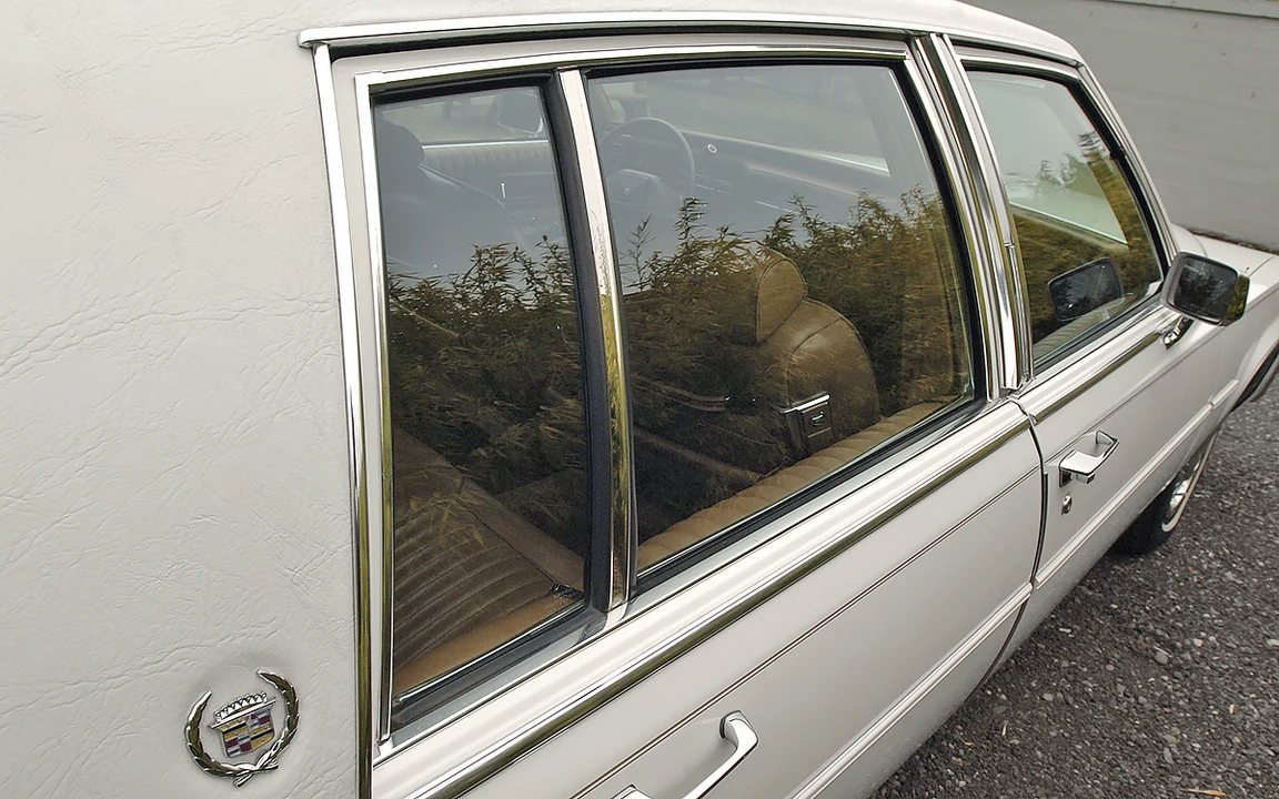 1988 Cadillac Brougham - Image 15 of 31