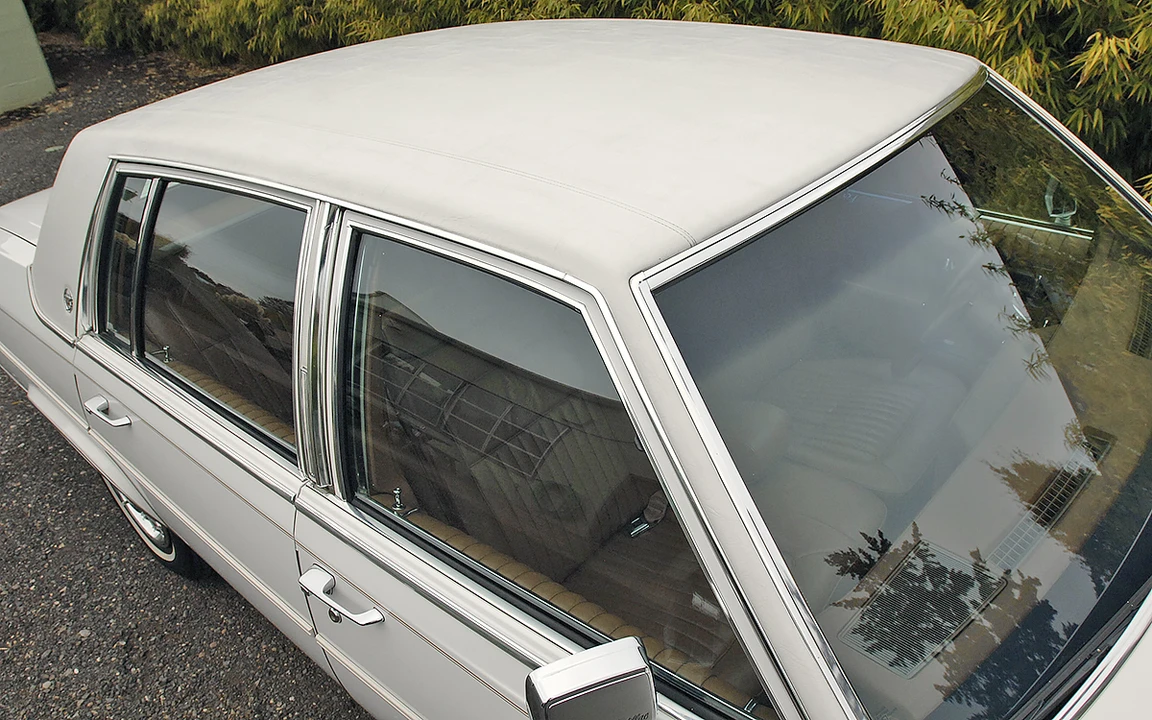 1988 Cadillac Brougham - Image 22 of 31