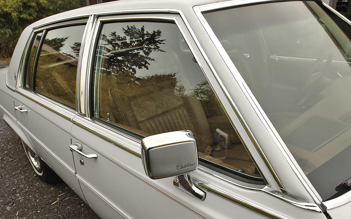 1988 Cadillac Brougham - Image 23 of 31