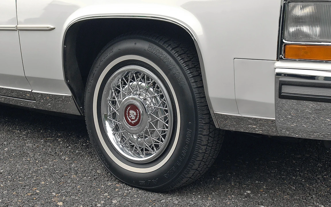 1988 Cadillac Brougham - Image 24 of 31