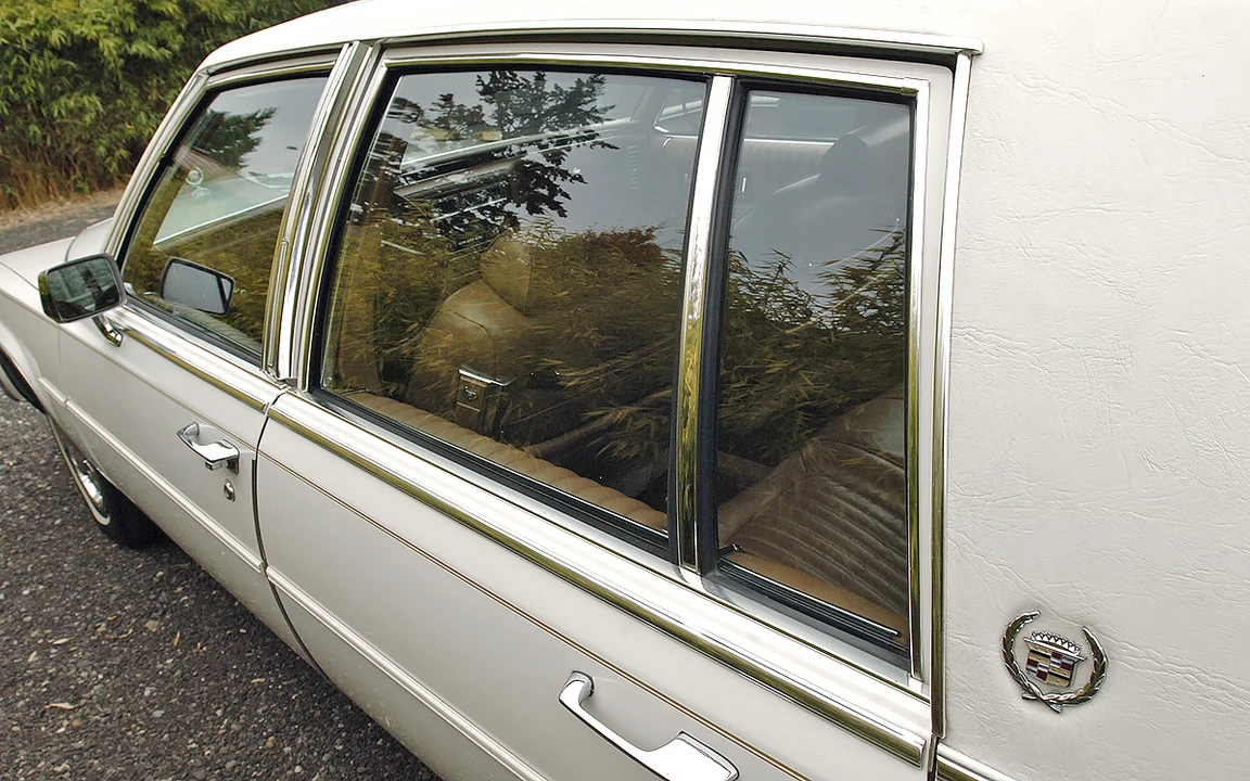 1988 Cadillac Brougham - Image 9 of 31