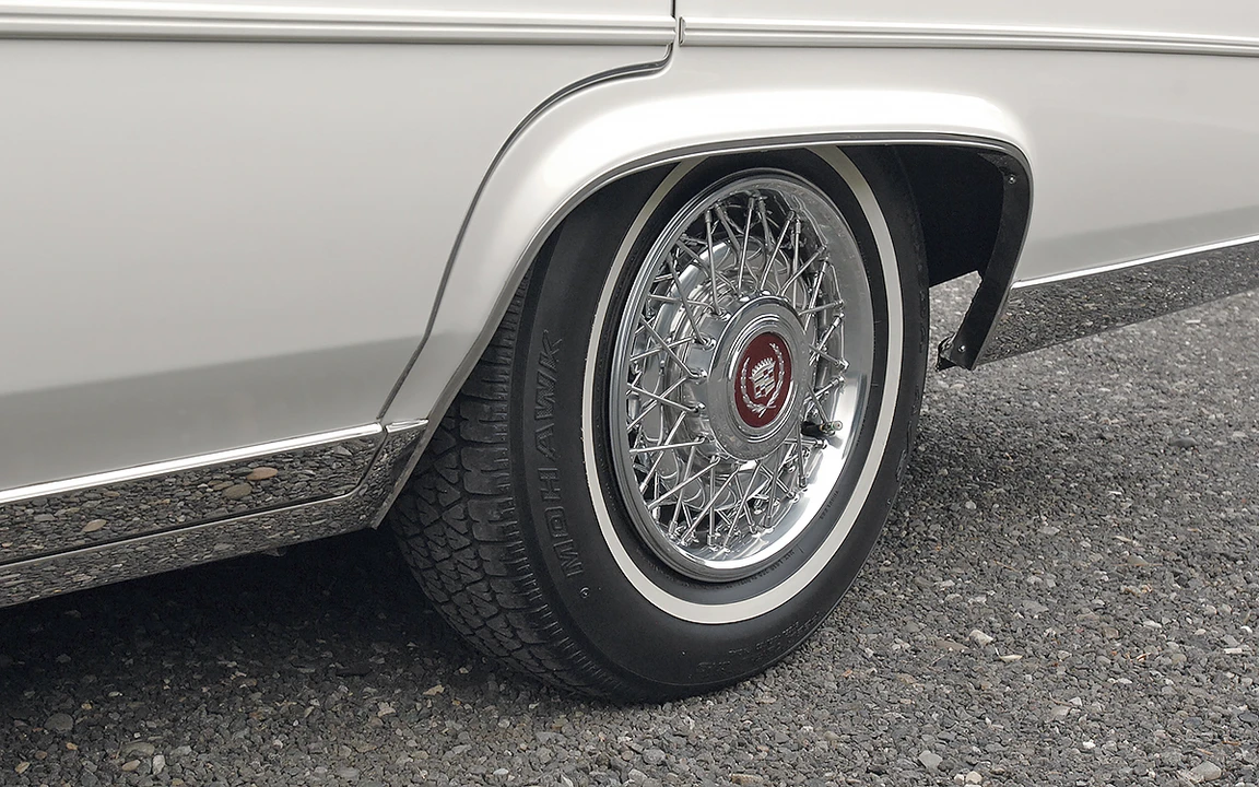 1988 Cadillac Brougham - Image 7 of 31