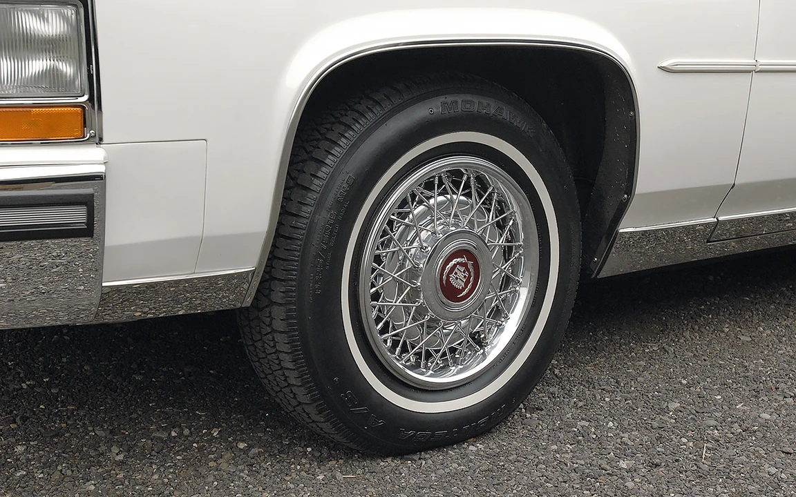 1988 Cadillac Brougham - Image 4 of 31