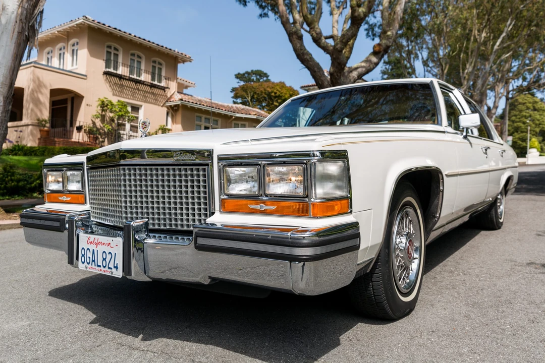 1988 Cadillac Brougham - Image 2 of 31