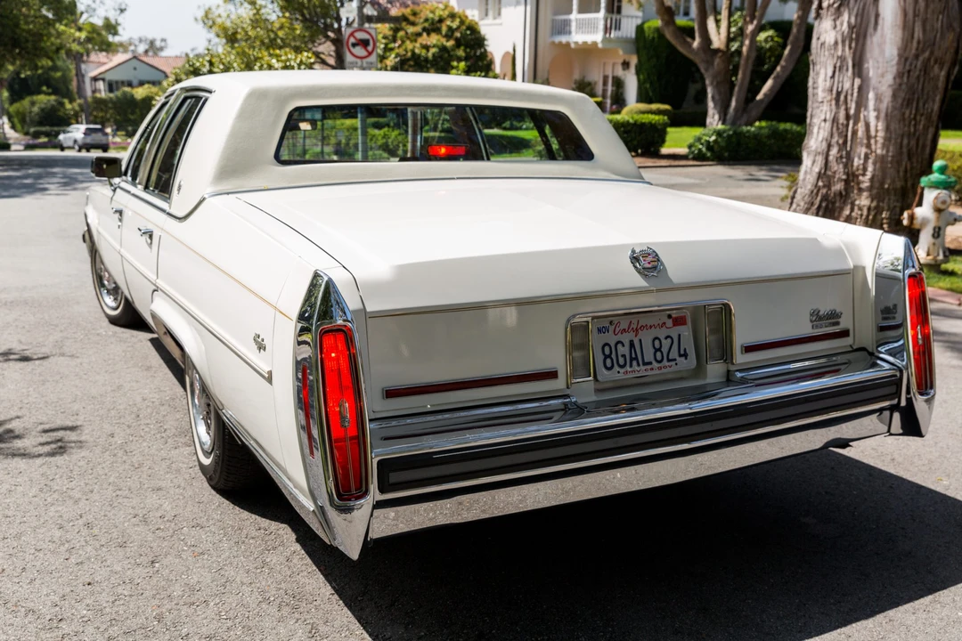 1988 Cadillac Brougham - Image 7 of 31