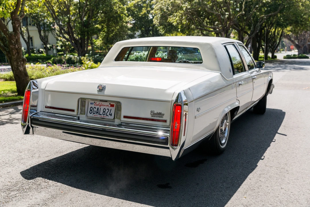 1988 Cadillac Brougham - Image 5 of 31