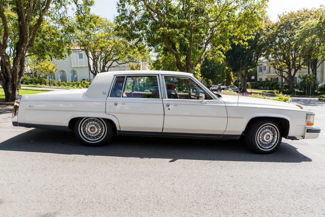 1988 Cadillac Brougham - Image 4 of 31