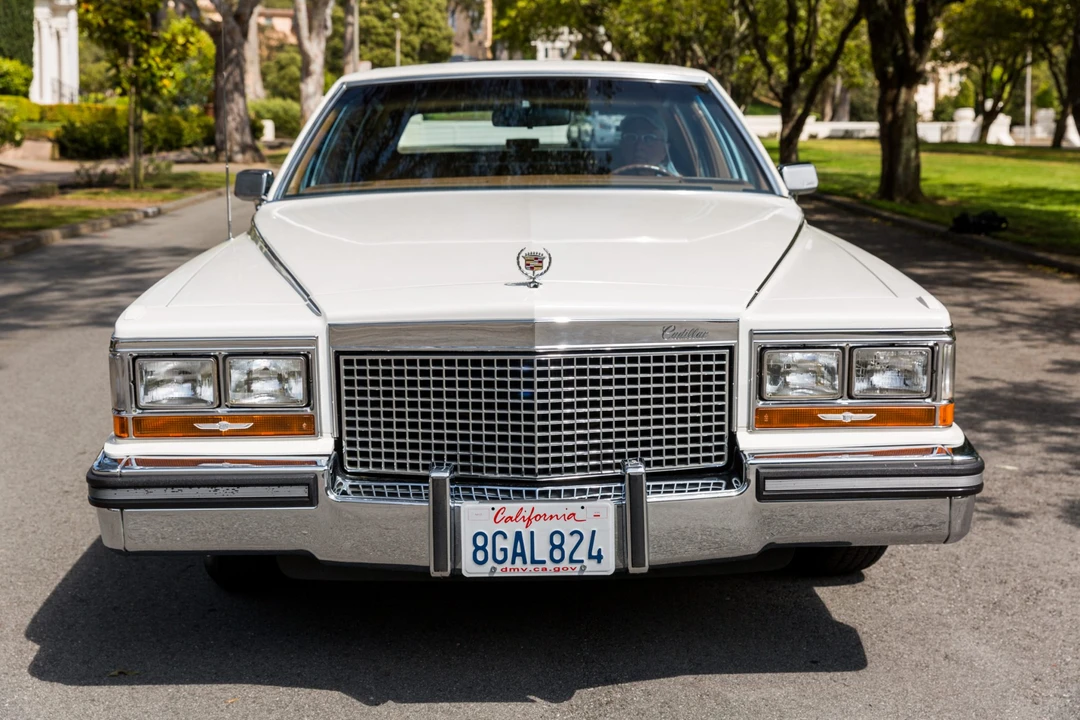 1988 Cadillac Brougham - Image 3 of 31