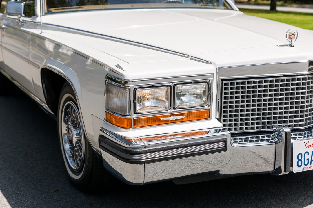 1988 Cadillac Brougham - Image 9 of 31