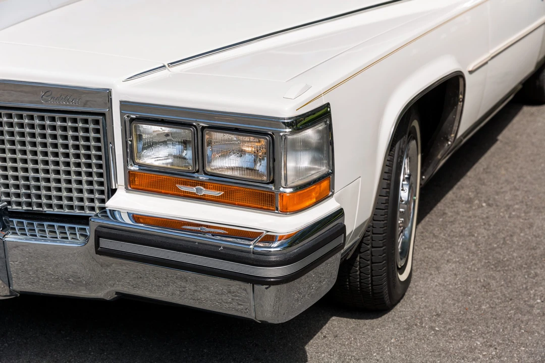 1988 Cadillac Brougham - Image 20 of 31