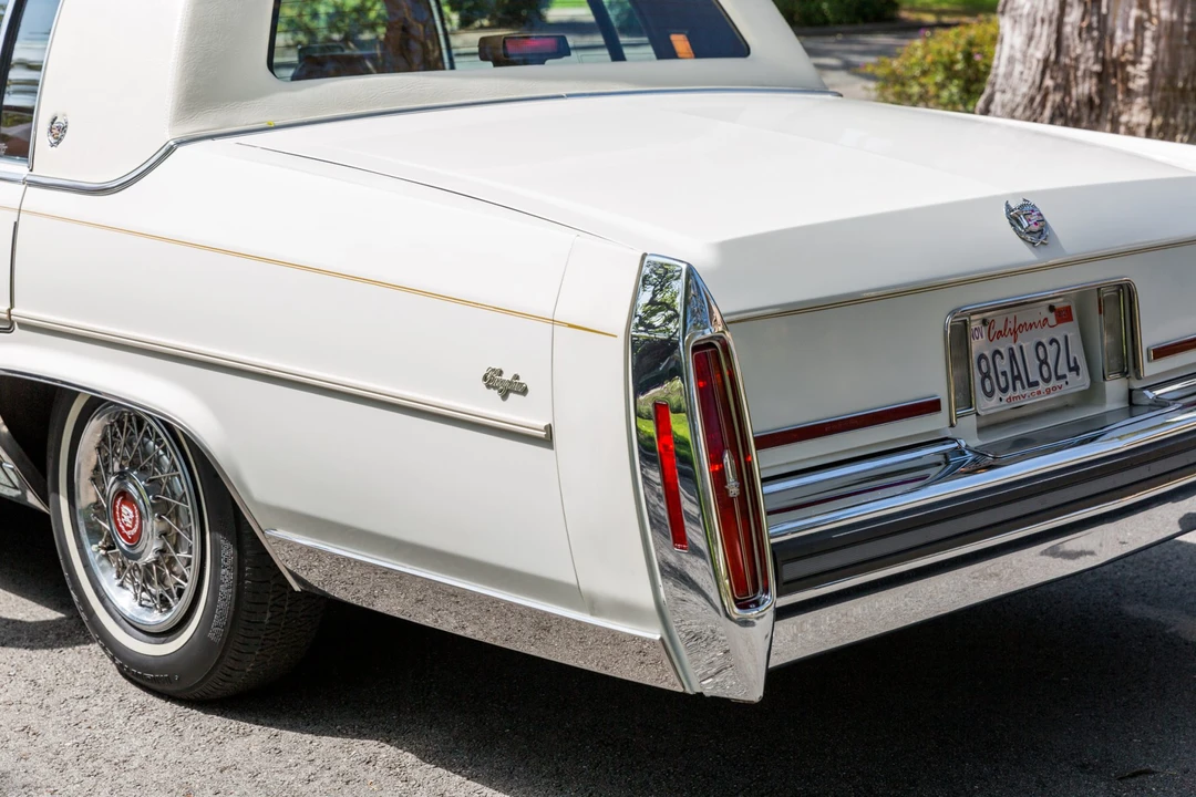 1988 Cadillac Brougham - Image 17 of 31