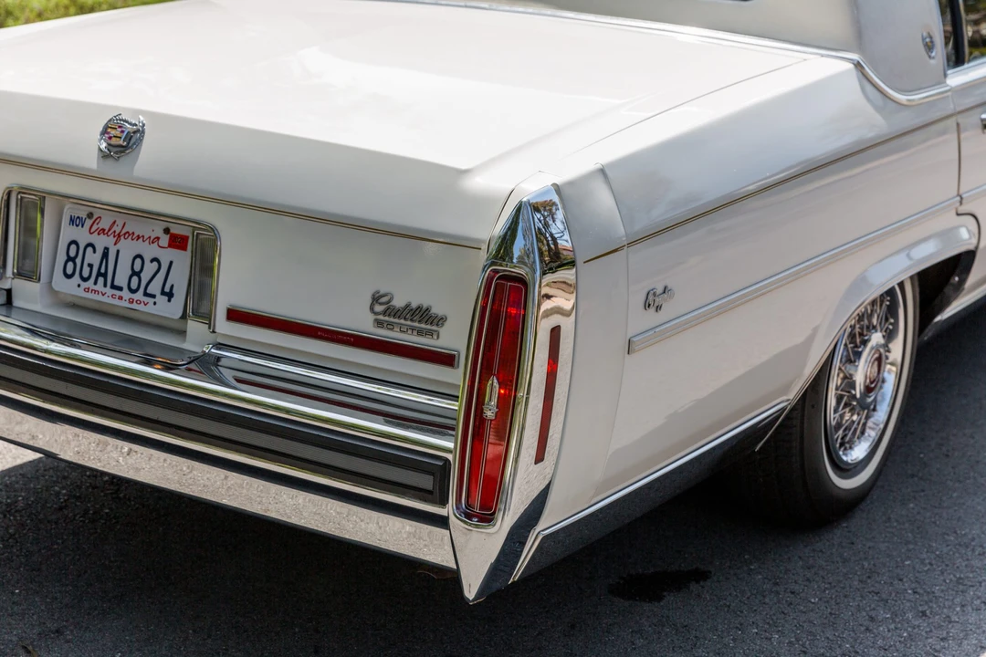 1988 Cadillac Brougham - Image 14 of 31