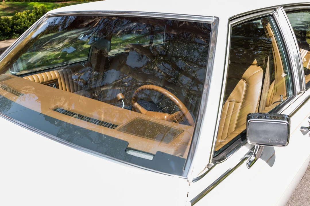 1988 Cadillac Brougham - Image 19 of 31