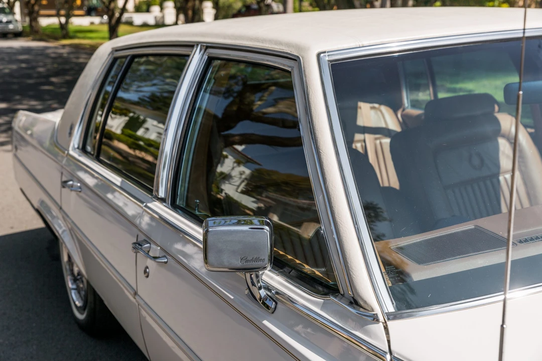 1988 Cadillac Brougham - Image 11 of 31