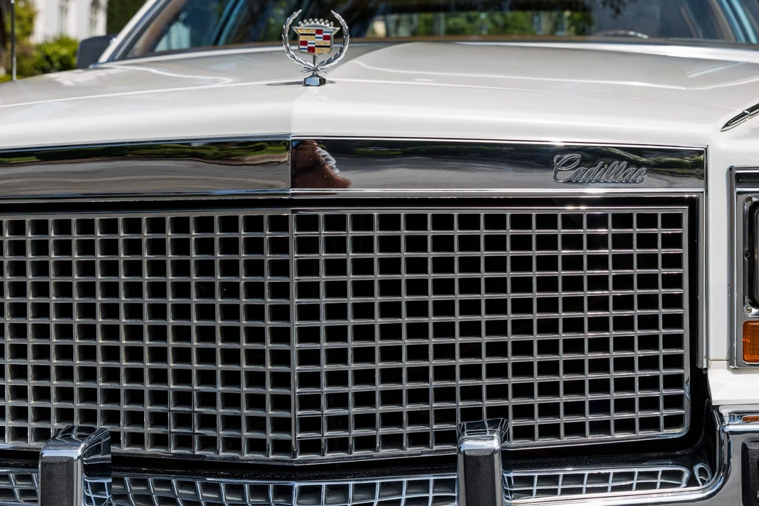1988 Cadillac Brougham - Image 27 of 31
