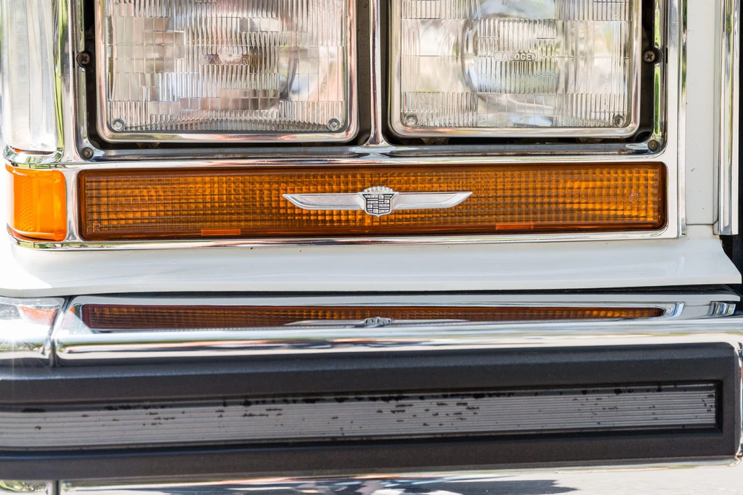 1988 Cadillac Brougham - Image 21 of 31